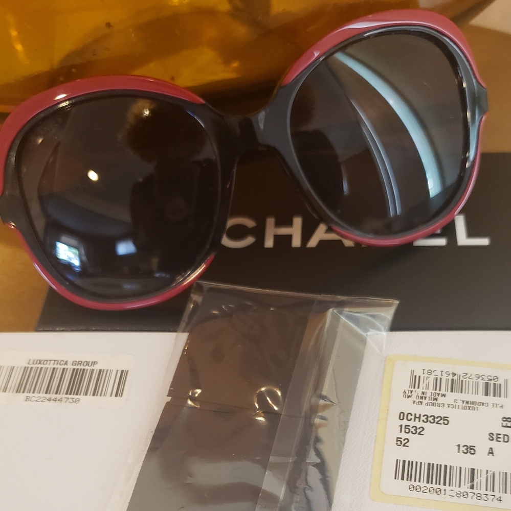 Authentic 💕Chanel Sunglasses - Picture 3 of 5
